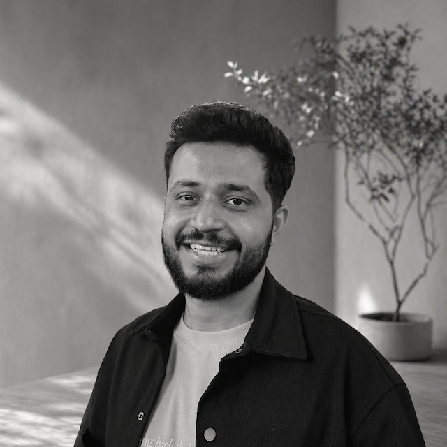Ojus Kapoor — tech consultant, hobby pilot, and stand-up comedian based in Dallas, Texas